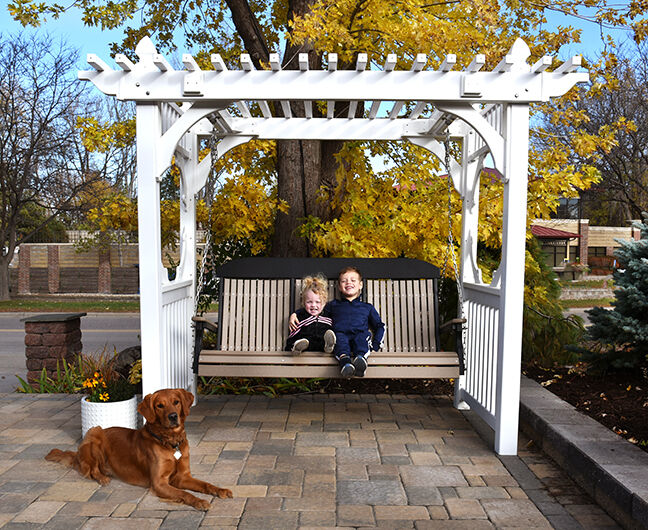 5' Classic SwingThe favorite spot in your yard will be the Classic Swing, attached to a beautiful and functional pergola.